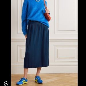 The King & Tuckerfield merino wool pleated skirt